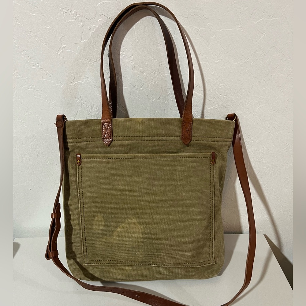 Madewell Medium Canvas Transport
Tote with Crossbody Strap Olive/Khaki